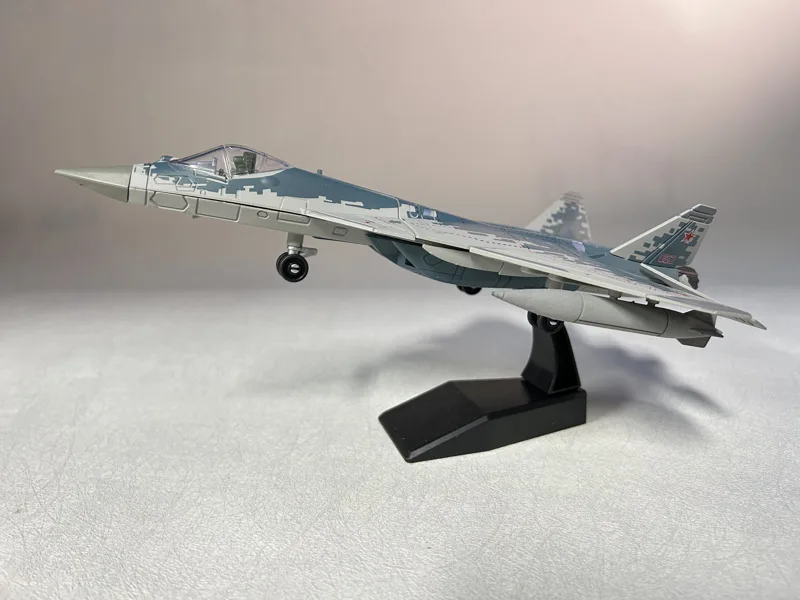 Model Airplane Plastic - Flugzeugmodell Spielzeug Maßstab 1:72 Russisches SU57